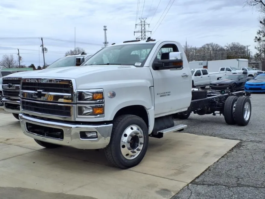 2023 Chevrolet Silverado 6500HD Work Truck photo 1