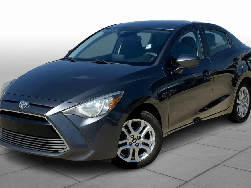 2017 Toyota Yaris iA photo 1