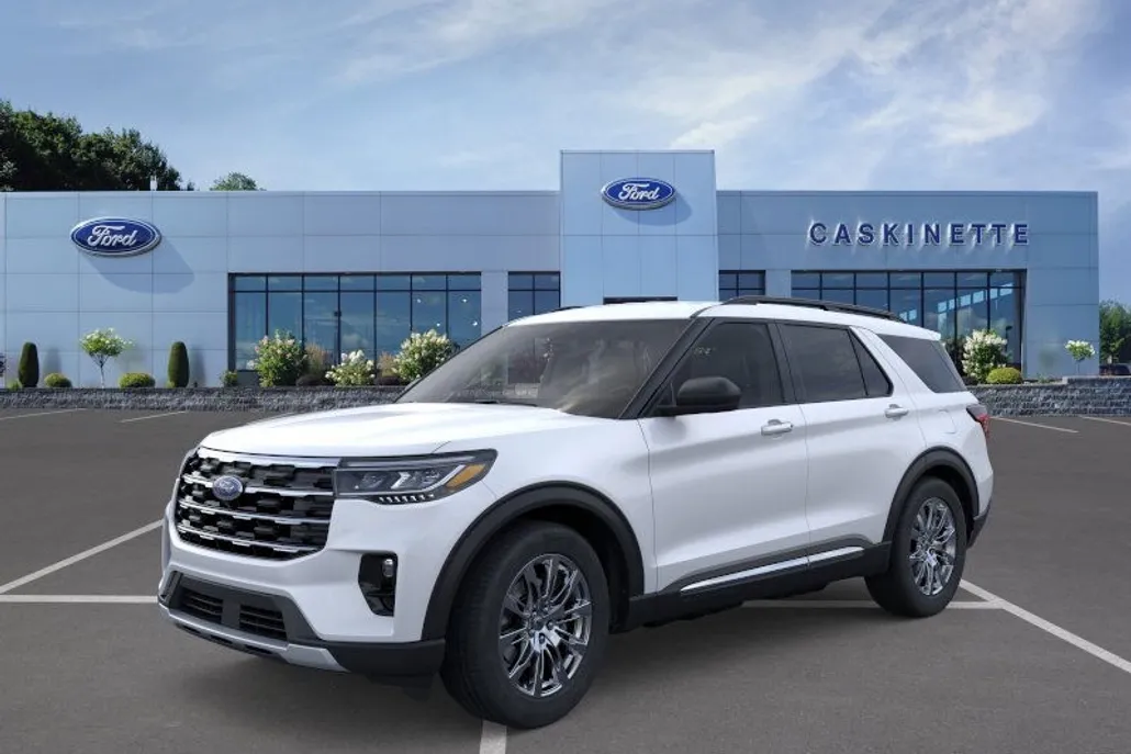 2025 Ford Explorer photo 1