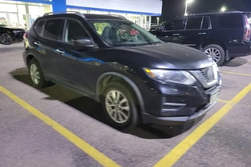 2018 Nissan Rogue SV photo 1