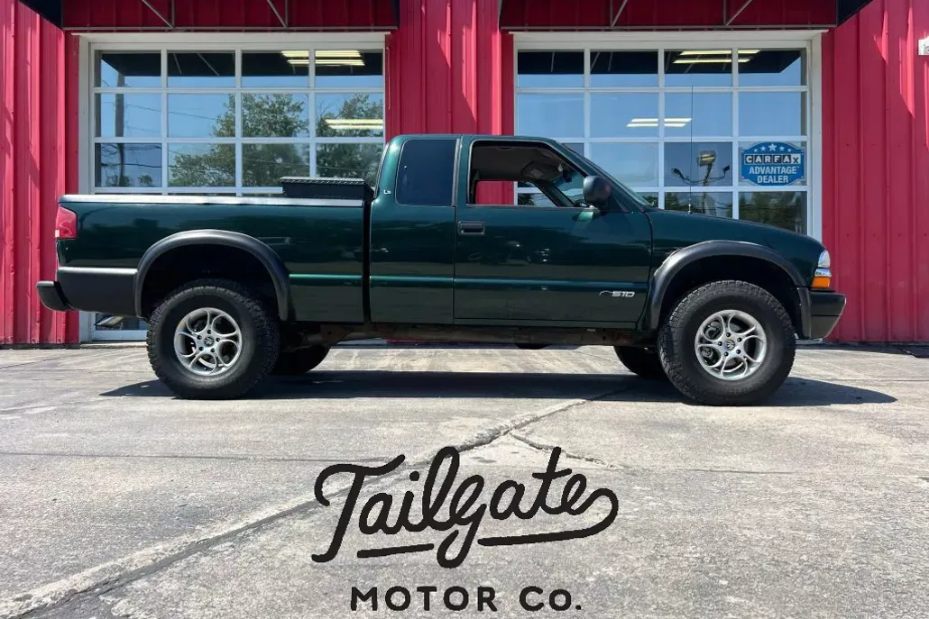 2001 Chevrolet S-10 Pickup photo 1