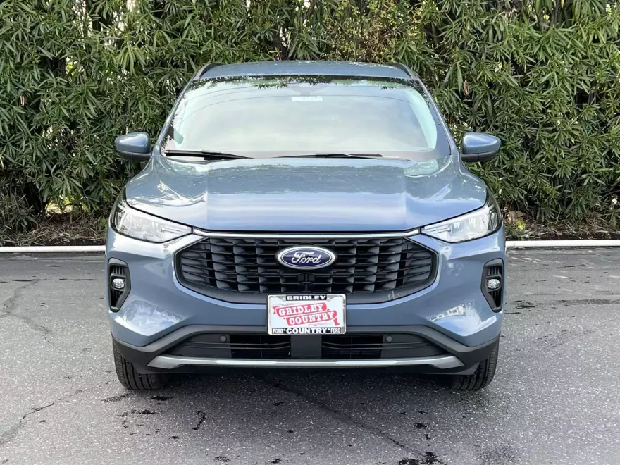 2025 Ford Escape photo 1