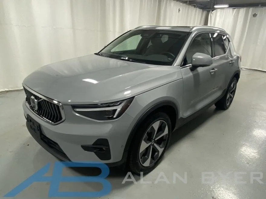 2025 Volvo XC40 Plus photo 1