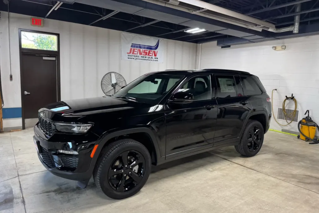 2025 Jeep Grand Cherokee Limited photo 1