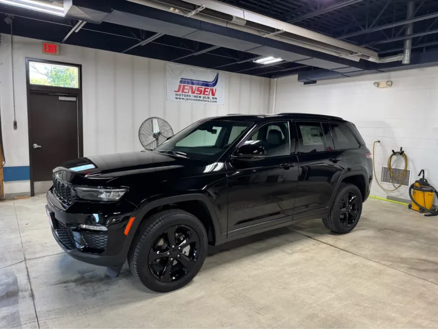 2025 Jeep Grand Cherokee Limited photo 1
