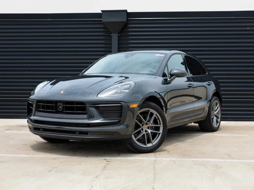 2025 Porsche Macan T photo 1
