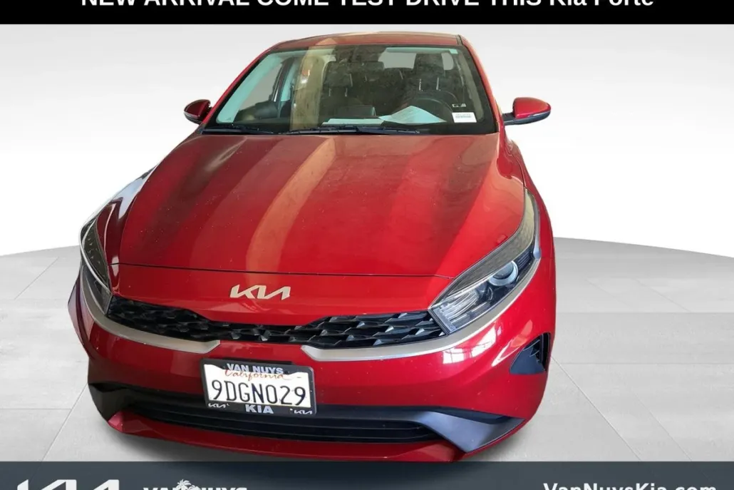 2023 Kia Forte LXS photo 1