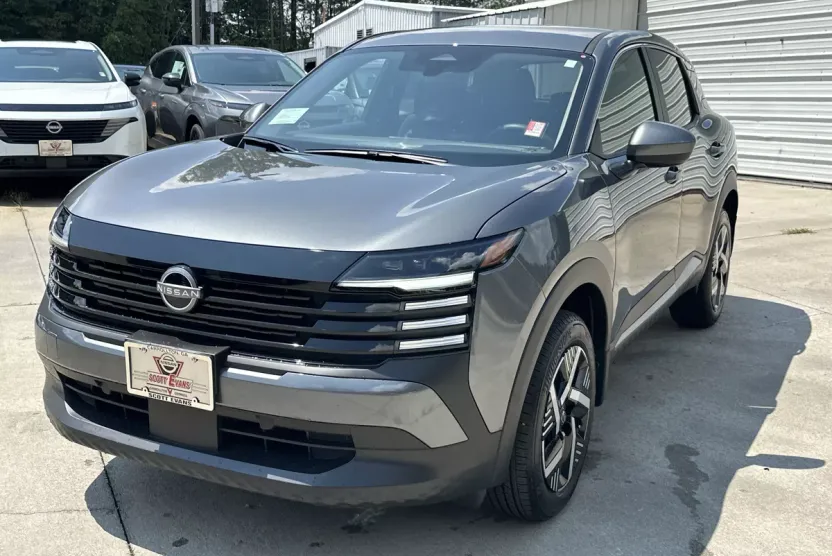 2025 Nissan Kicks SV photo 1