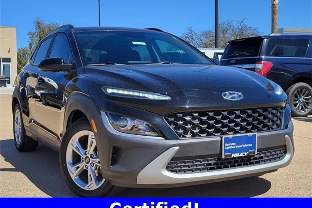 2022 Hyundai Kona SEL photo 1