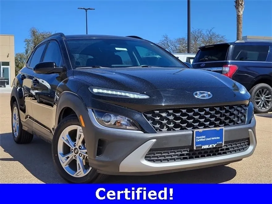 2022 Hyundai Kona SEL photo 1