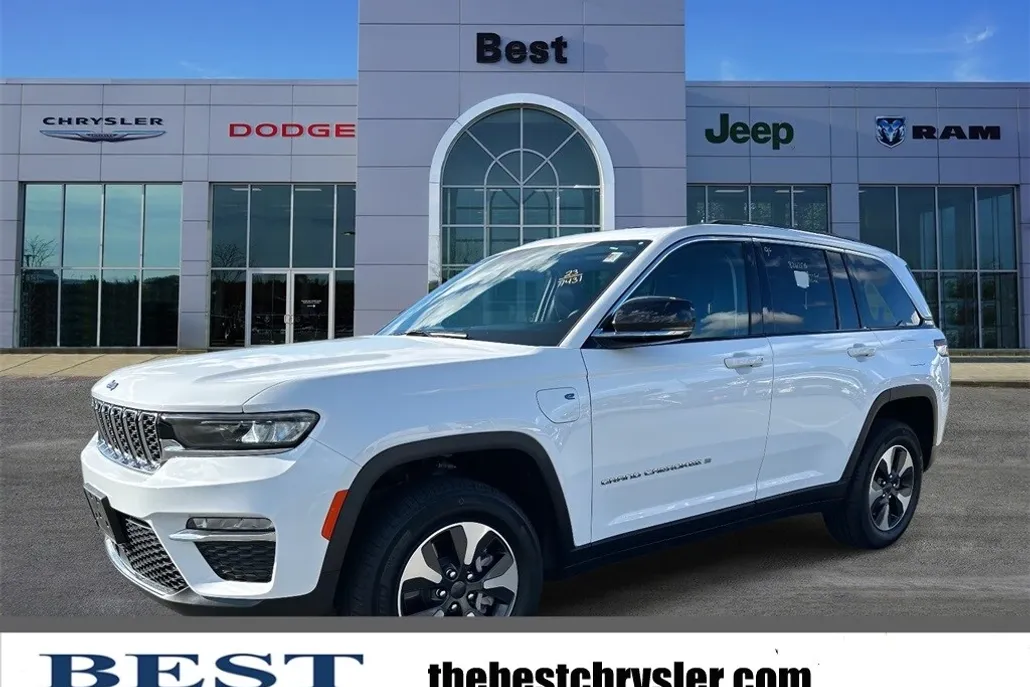 2023 Jeep Cherokee Base photo 1