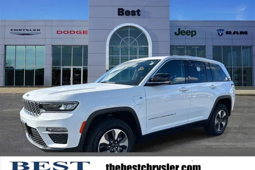 2023 Jeep Cherokee Base photo 1
