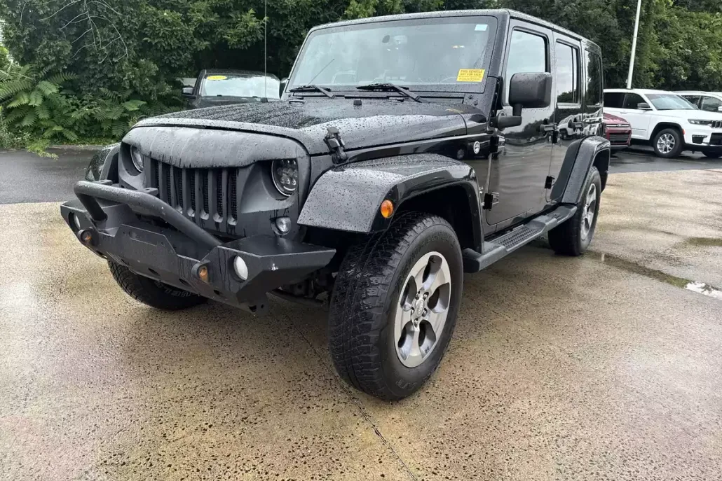 2016 Jeep Wrangler Unlimited Sahara photo 1