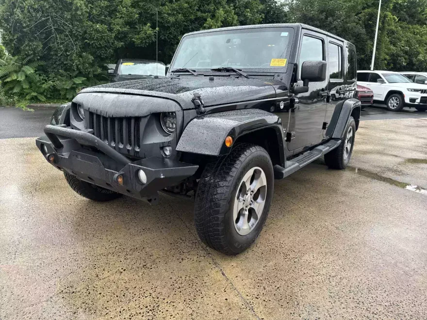 2016 Jeep Wrangler Unlimited Sahara photo 1