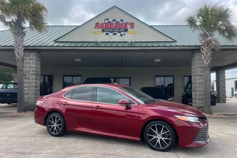 2018 Toyota Camry XLE photo 1