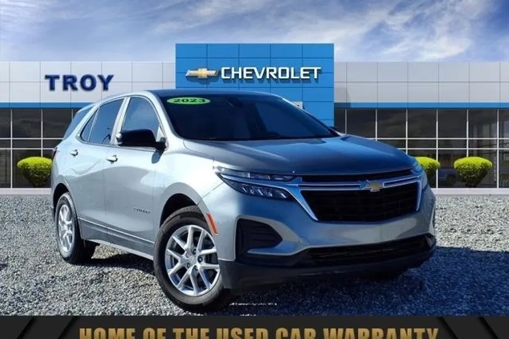 2023 Chevrolet Equinox LS photo 1