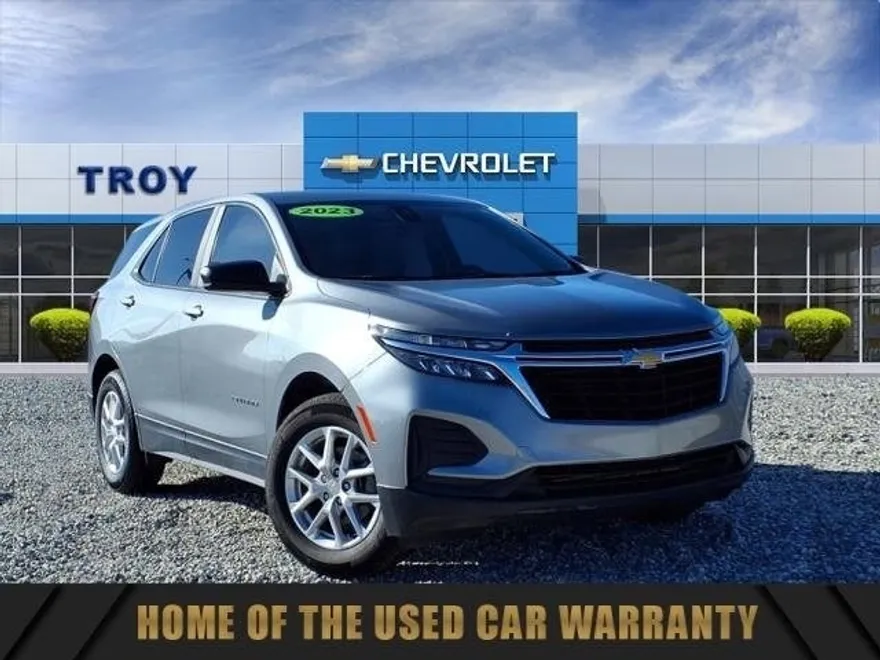 2023 Chevrolet Equinox LS photo 1