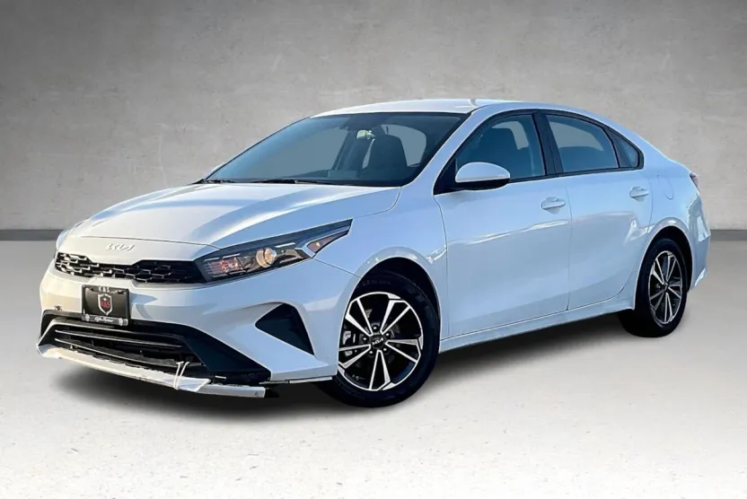 2022 Kia Forte LXS photo 1
