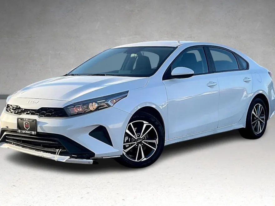 2022 Kia Forte LXS photo 1