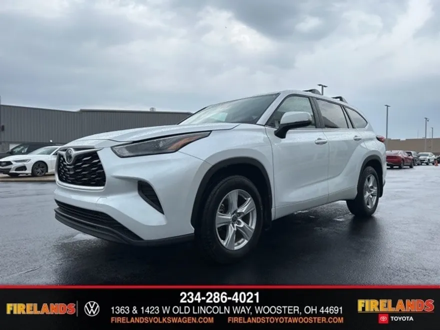 2023 Toyota Highlander L photo 1