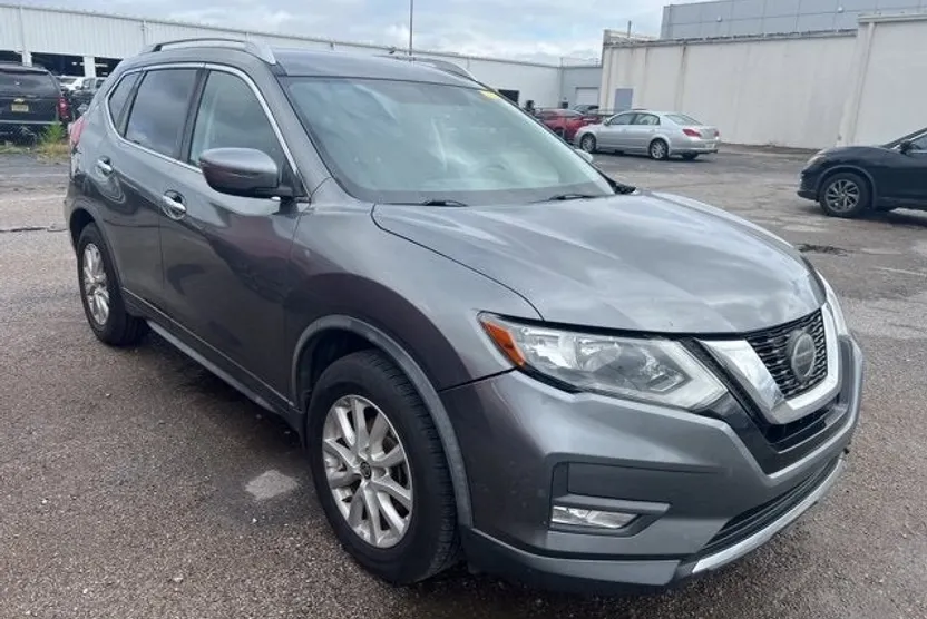 2018 Nissan Rogue SV photo 1