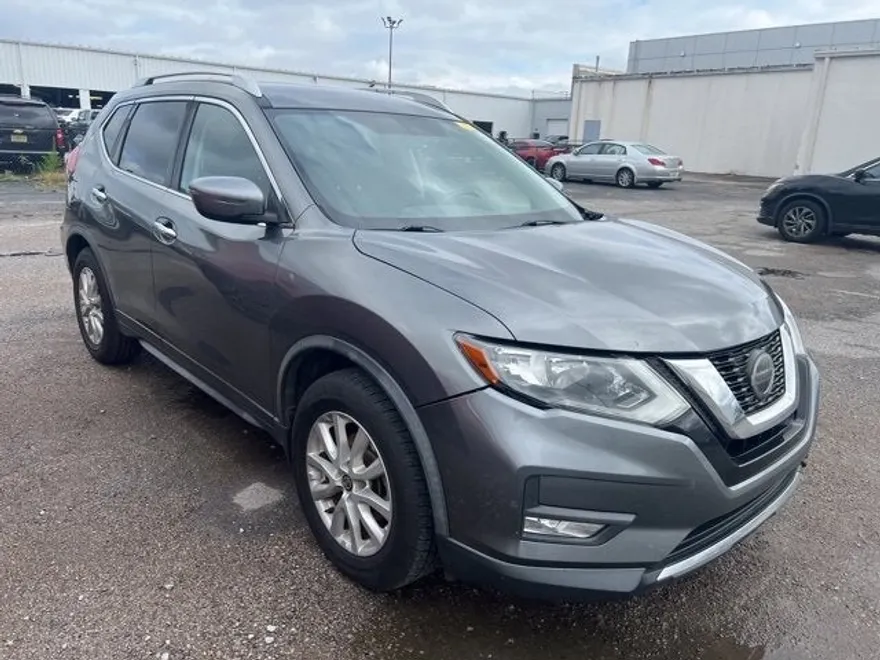 2018 Nissan Rogue SV photo 1