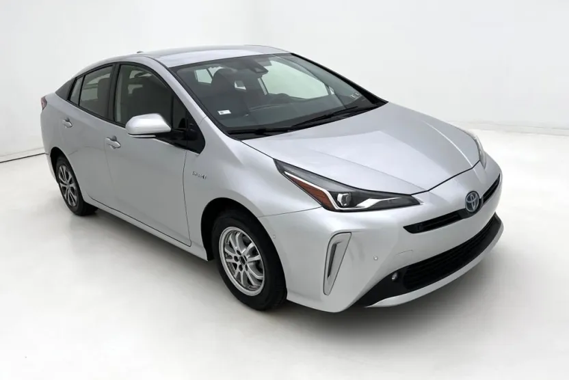 2020 Toyota Prius LE AWD-e photo 1