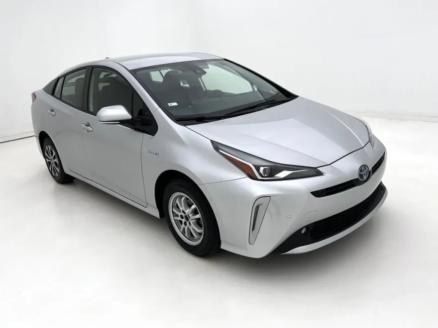 2020 Toyota Prius LE AWD-e photo 1