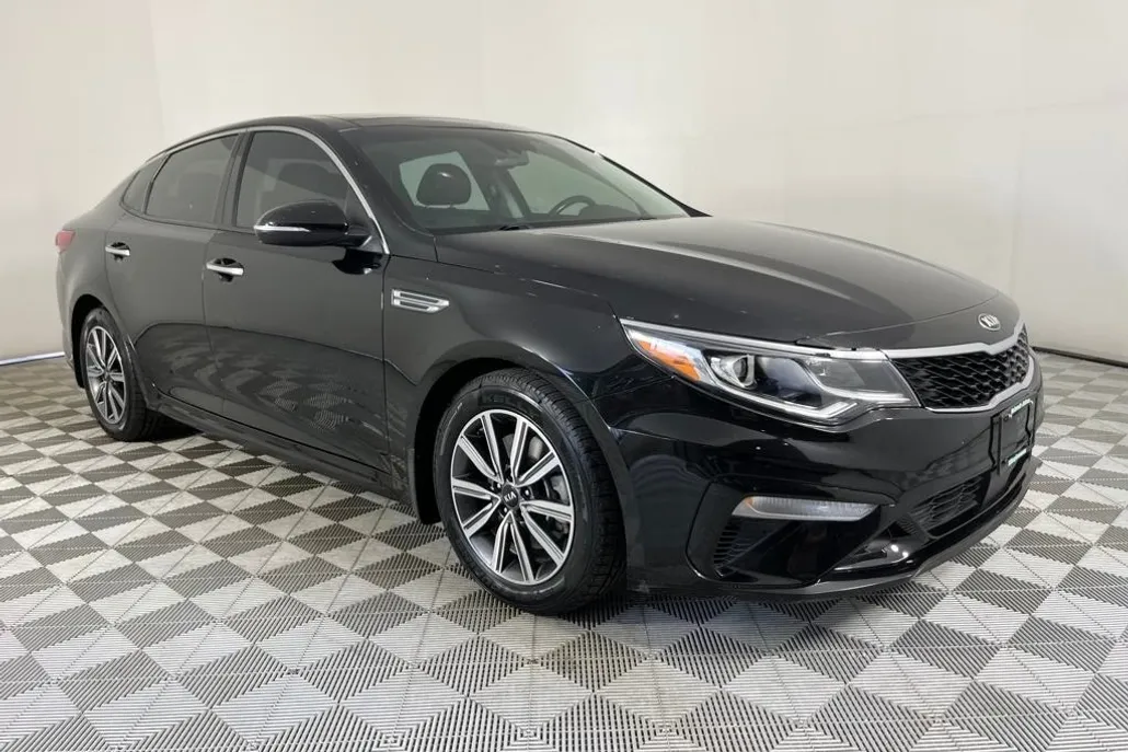 2019 Kia Optima EX photo 1
