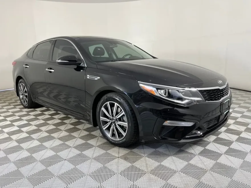 2019 Kia Optima EX photo 1