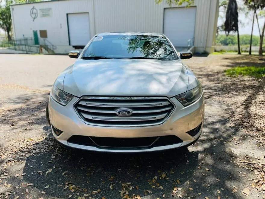 2013 Ford Taurus Limited photo 1