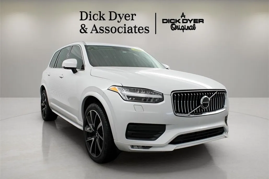 2022 Volvo XC90 T6 AWD Momentum photo 1