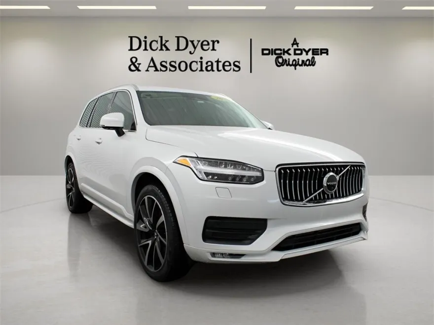 2022 Volvo XC90 T6 AWD Momentum photo 1