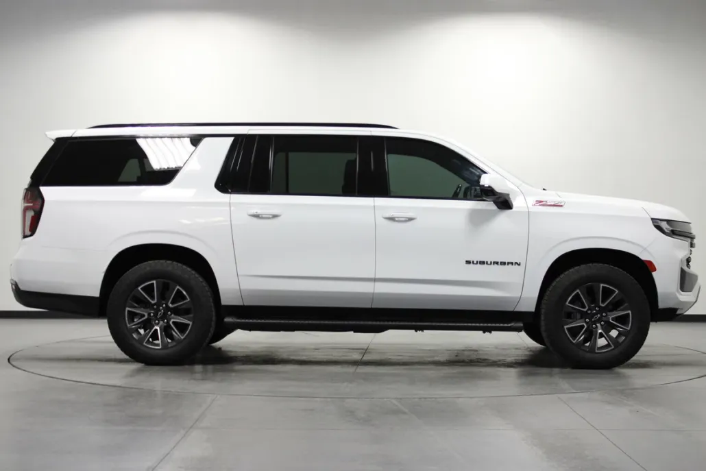 2023 Chevrolet Suburban Z71 photo 1
