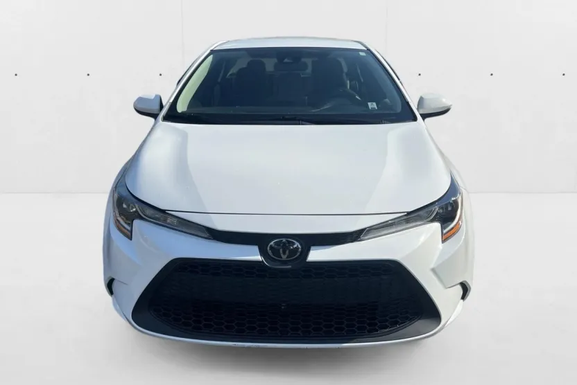 2022 Toyota Corolla LE photo 1