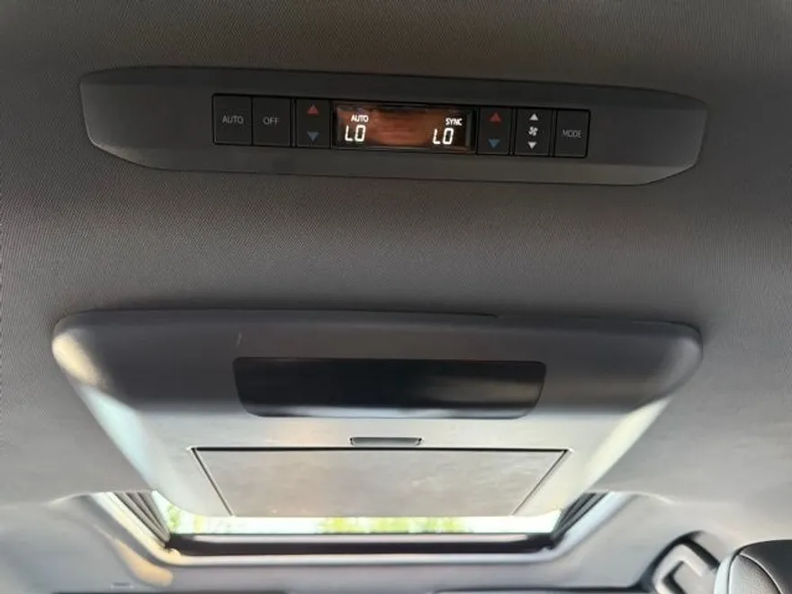 2022 Toyota Sienna XSE photo 30