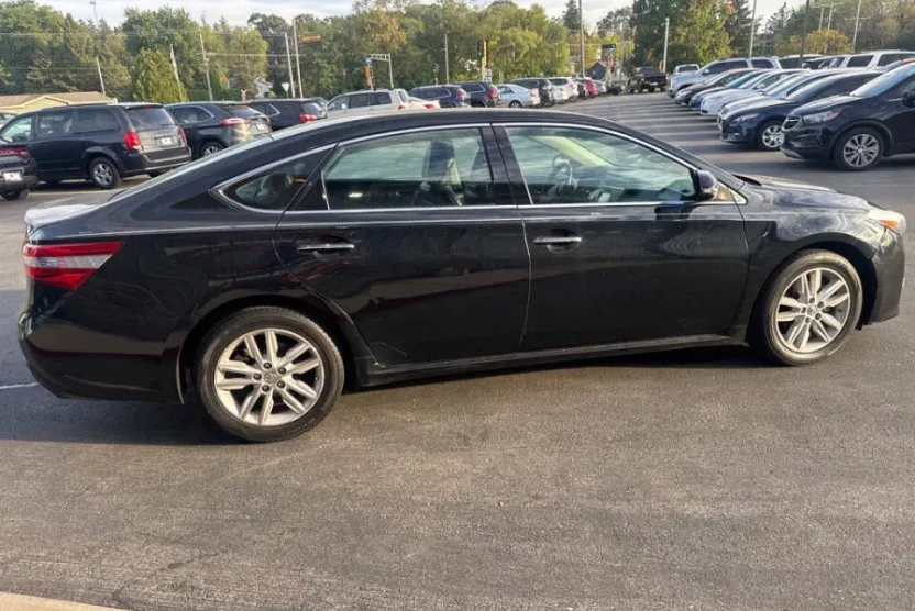 2013 Toyota Avalon XLE photo 1