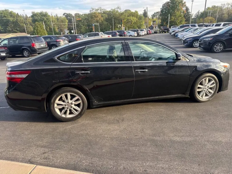 2013 Toyota Avalon XLE photo 1