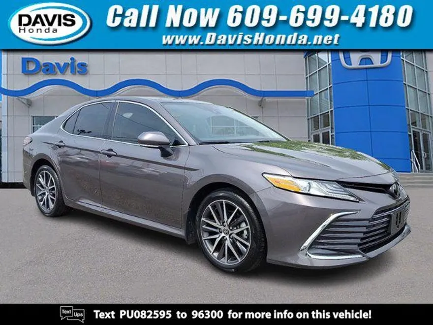 2023 Toyota Camry XLE photo 1