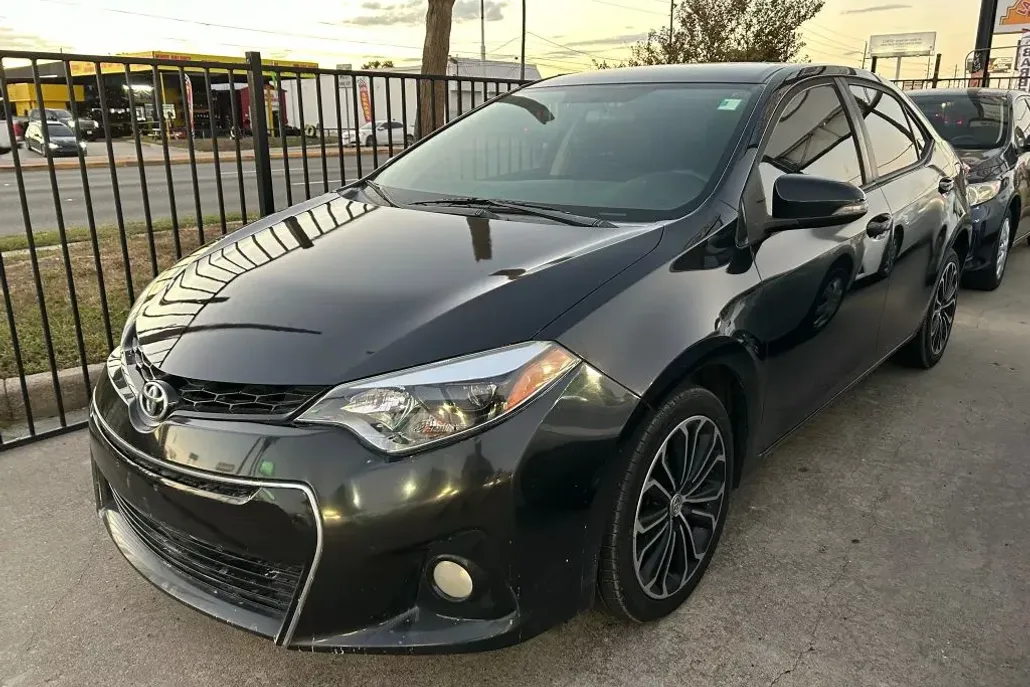 2016 Toyota Corolla Plus photo 1