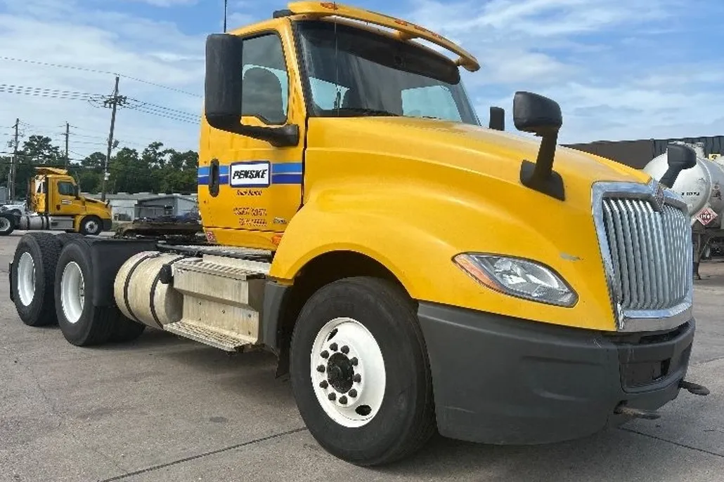 2020 International LT625 LT photo 1