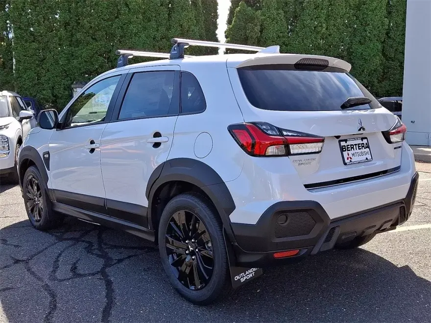 2025 Mitsubishi Outlander Sport ES SE LE photo 1