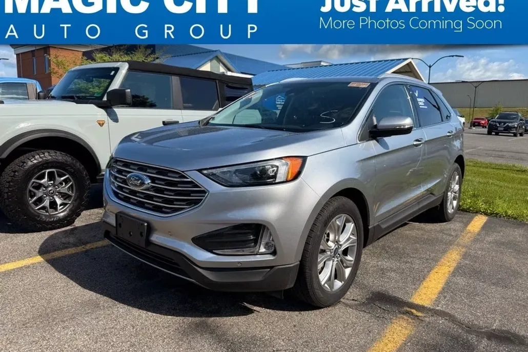 2022 Ford Edge Titanium photo 1