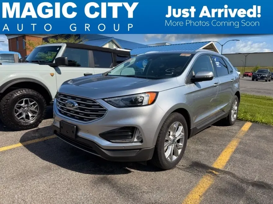 2022 Ford Edge Titanium photo 1