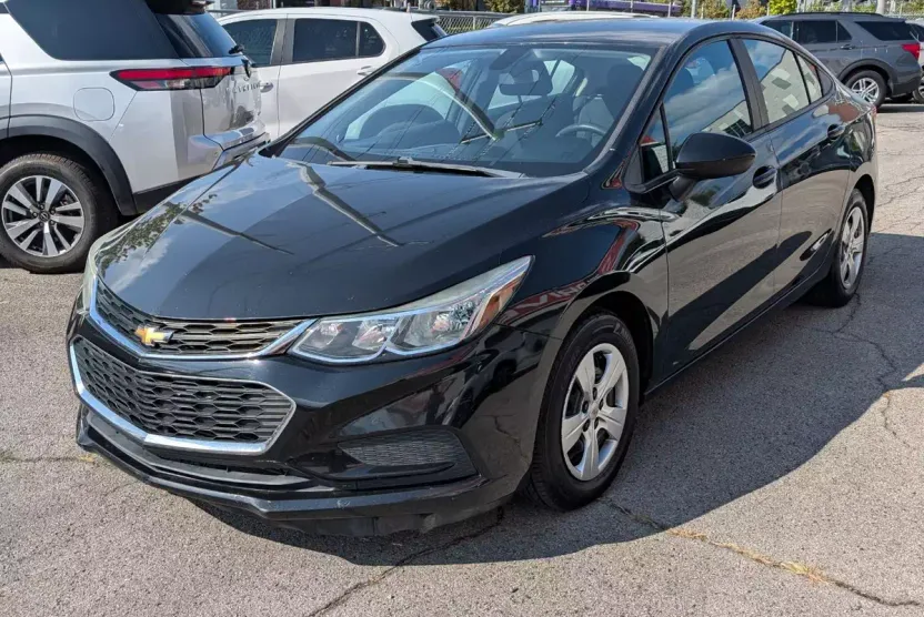 2017 Chevrolet Cruze LS photo 1
