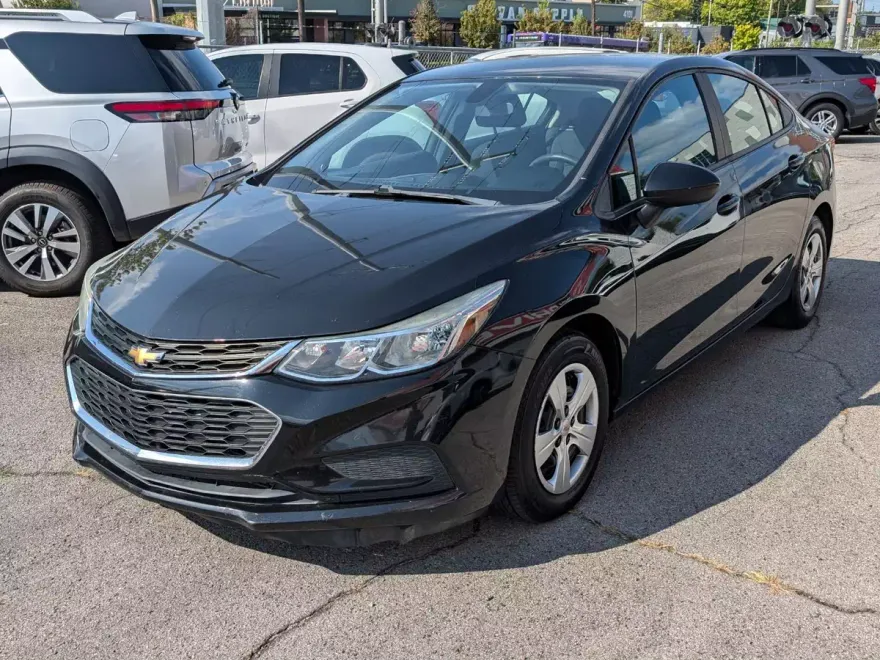 2017 Chevrolet Cruze LS photo 1