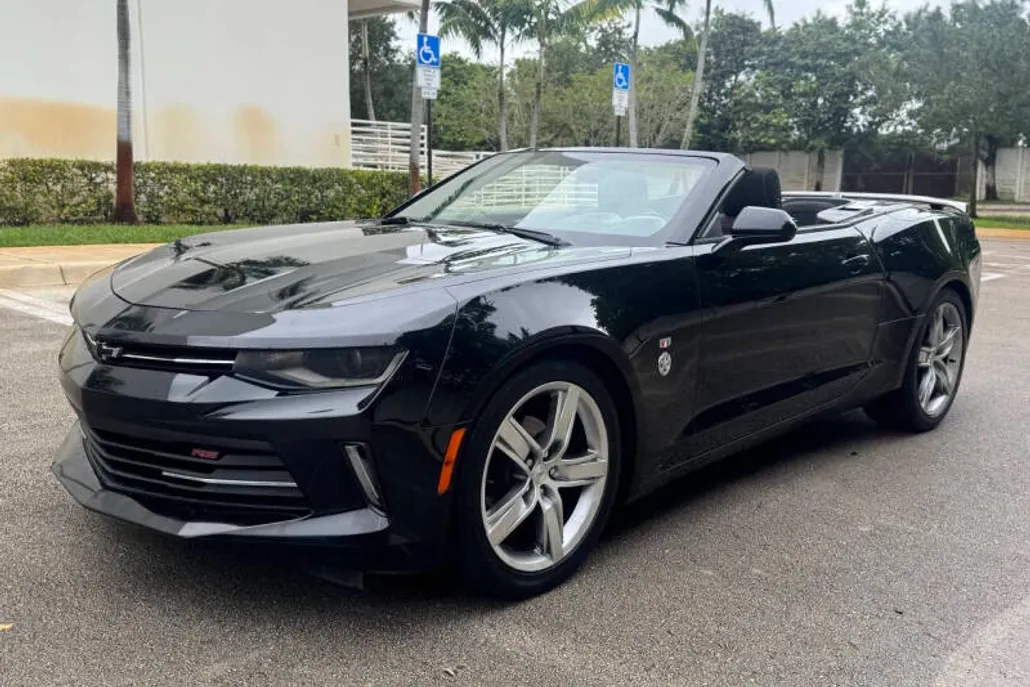 2018 Chevrolet Camaro LS photo 1