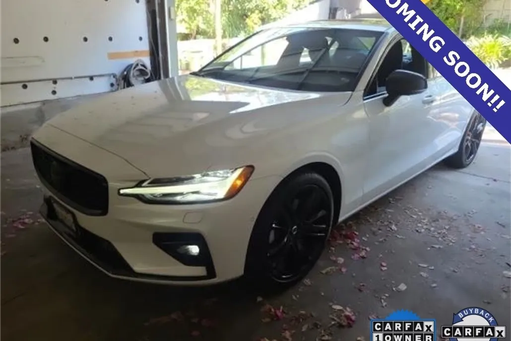 2023 Volvo S60 B5 Plus Black Edition photo 1