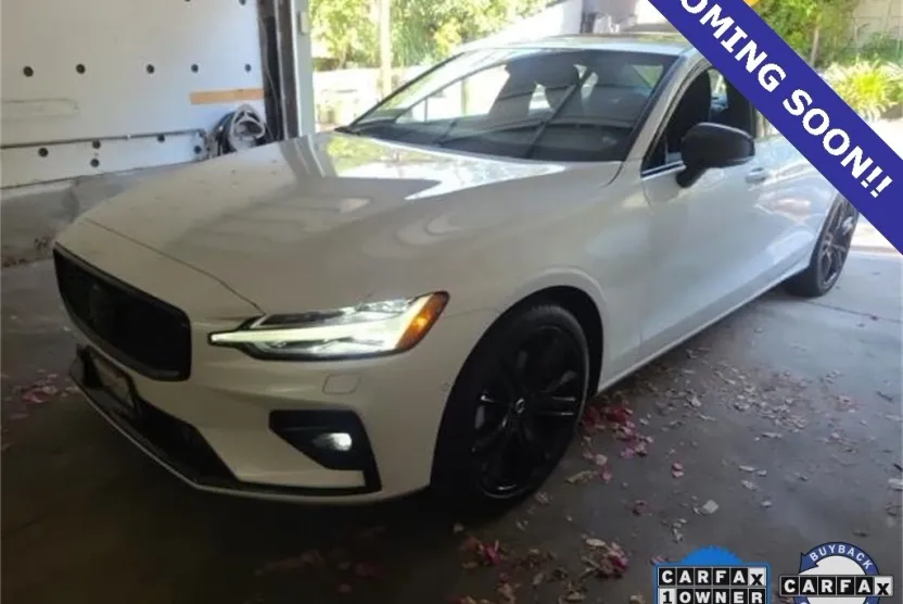 2023 Volvo S60 B5 Plus Black Edition photo 1