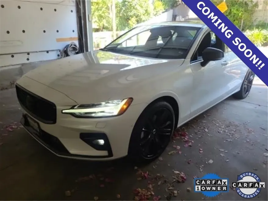 2023 Volvo S60 B5 Plus Black Edition photo 1